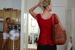 国产精美足交射精